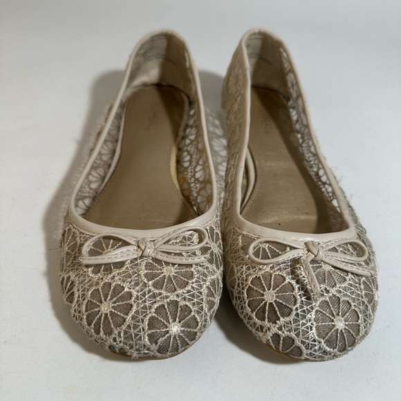 Lace Ballet Flats - Picture 2 of 9